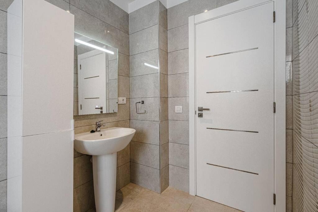 אדחה Villa Riviera De 4 Dormitorios Con Piscina. מראה חיצוני תמונה
