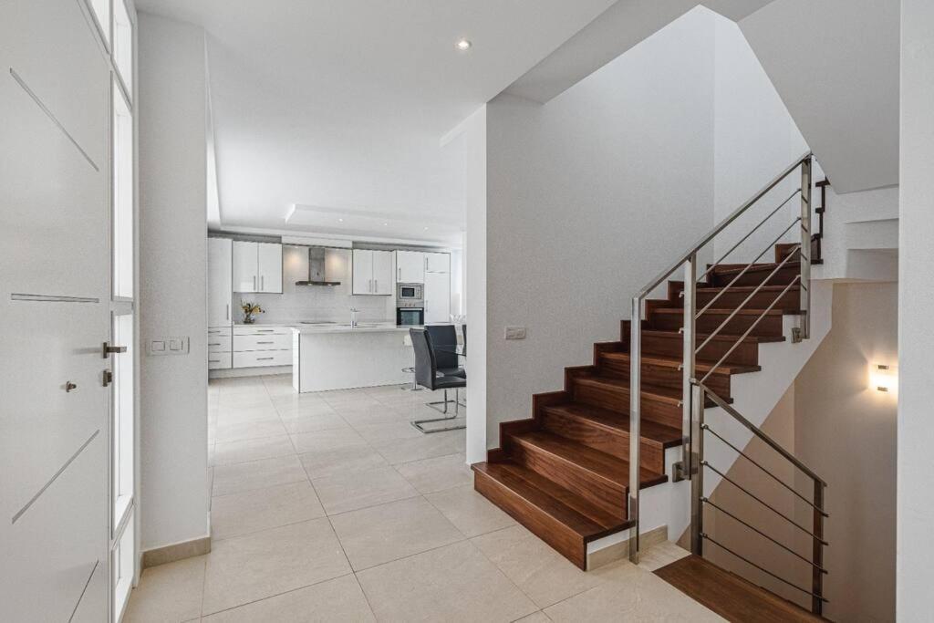 אדחה Villa Riviera De 4 Dormitorios Con Piscina. מראה חיצוני תמונה